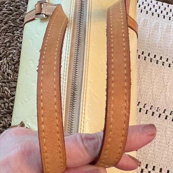 LOUIS VUITTON Vernis Yellow Leather Bedford Monogram Shoulder Bag - Picture 5 of 14